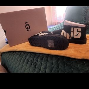 Almost brand new pair of ugg only worn once